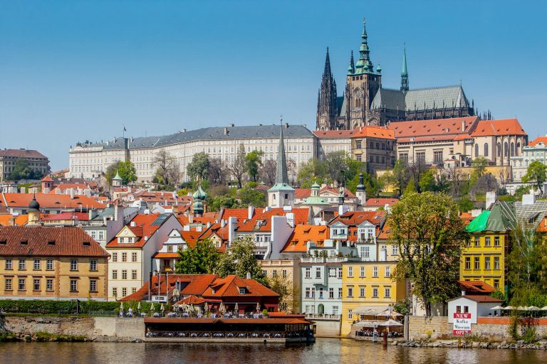 Как получить визу в Чехию: какие документы нужны, анкета, фото