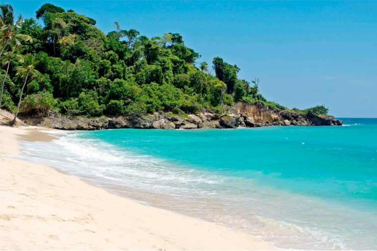 Для поездки в Доминикану понадобится лишь загранпаспорт и $10 за туристическую карту