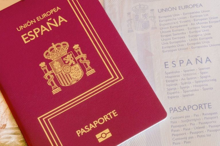 Как получить гражданство Испании в [y] году?