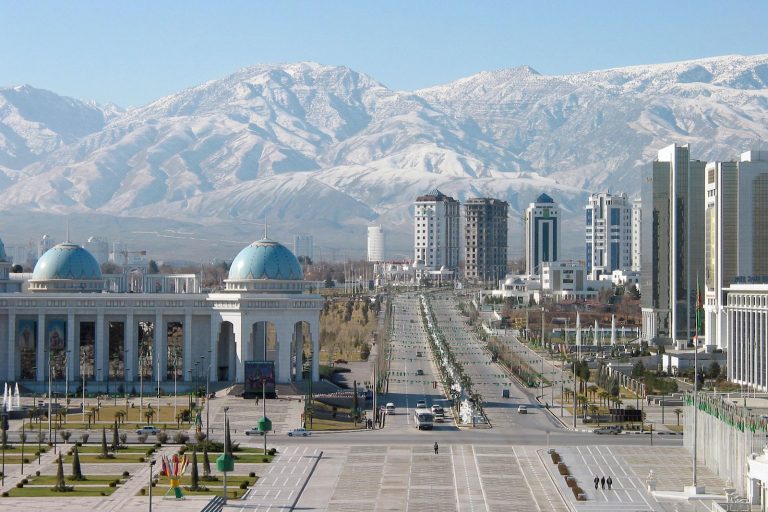 Виза в Туркмению россиянам нужна, есть возможность получения в упрощенном порядке